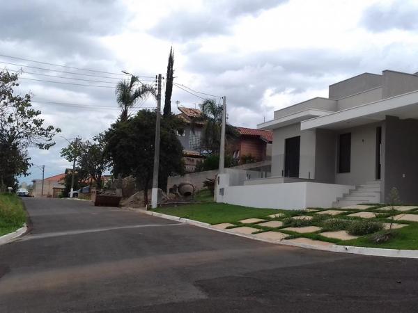 Casa 3 Dormitórios Térrea – Condomínio Fechado- Águas de Lindóia