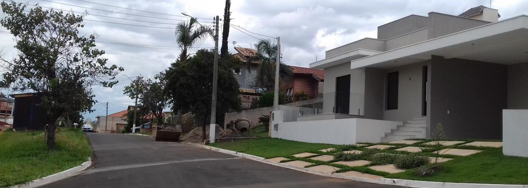 Casa 3 Dormitórios Térrea – Condomínio Fechado- Águas de Lindóia